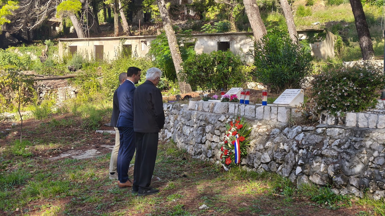 Polaganje vijenaca u parku Striježice